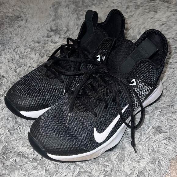 Nike LeBron James Basketball Shoes Size 7 - Picture 2 of 8